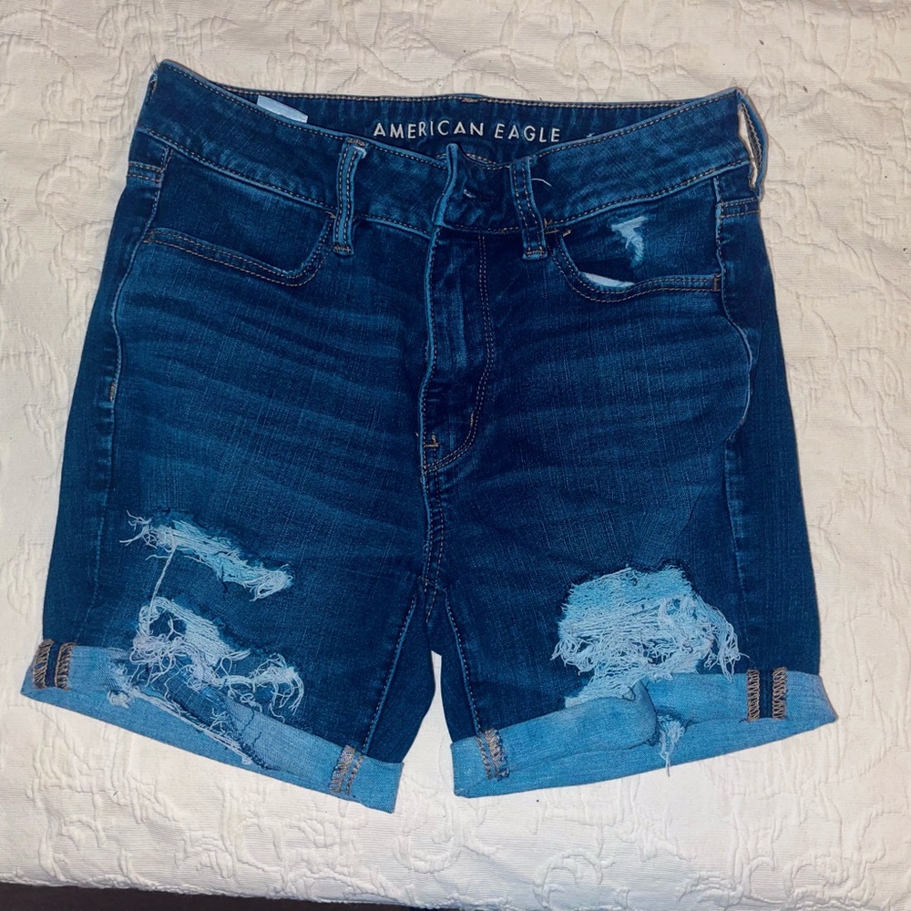 AE sz 6-8 shorts ripped